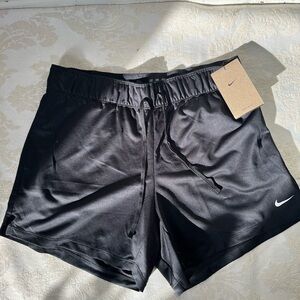 Nike Women's Black Shorts Size Small NWT